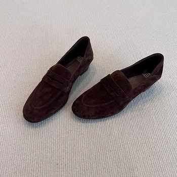 Ženski loaferi od brušene kože, slip-on, okrugla nosnica, debeli potpetica, retro stil