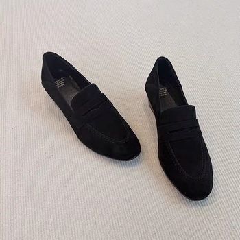 Ženski loaferi od brušene kože, slip-on, okrugla nosnica, debeli potpetica, retro stil