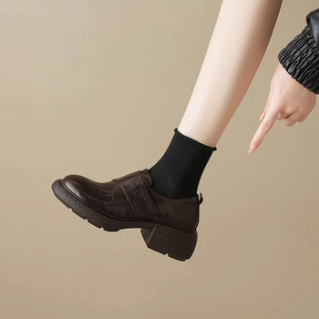 Női tehénbőr loafer Velcro-val, 5 cm mély nyílás, vastag talp, valódi bőr