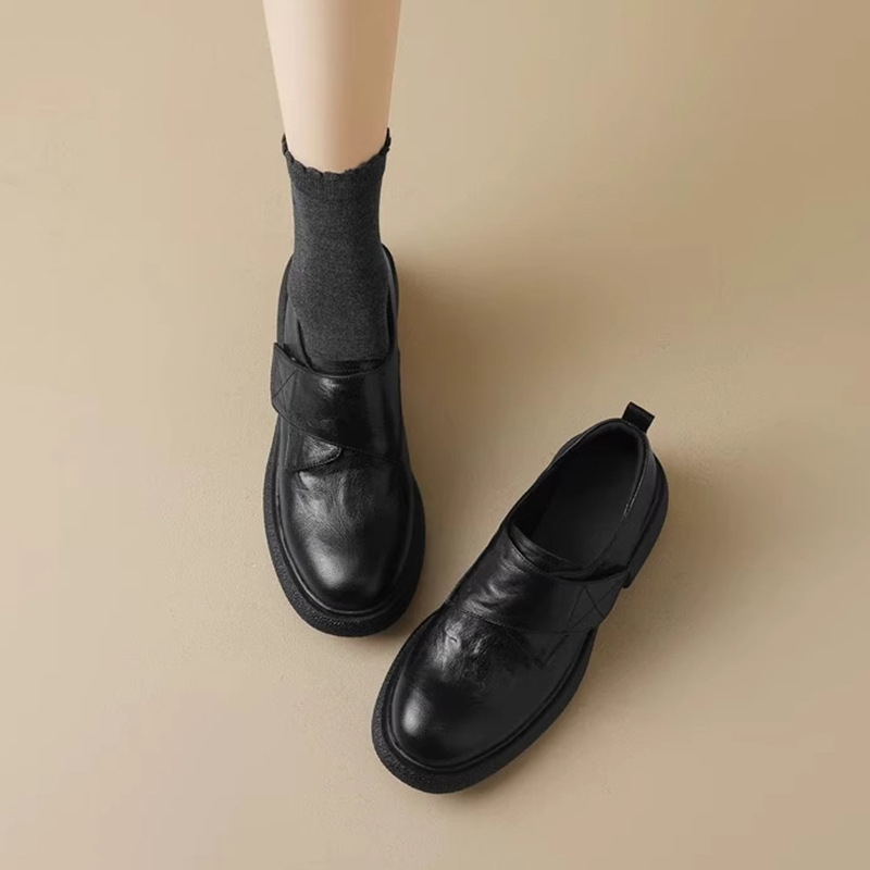 Női tehénbőr loafer Velcro-val, 5 cm mély nyílás, vastag talp, valódi bőr