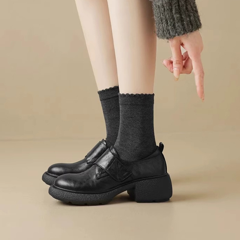 Női tehénbőr loafer Velcro-val, 5 cm mély nyílás, vastag talp, valódi bőr