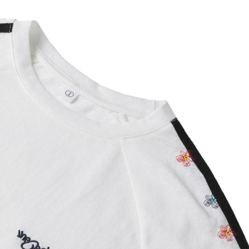 Bijeli ženski T-shirt s vezom cvijeća, raglan rukavi, blok boja, lagan materijal, zaštita od sunca, proljeće i jesen, ležerni chic kroj