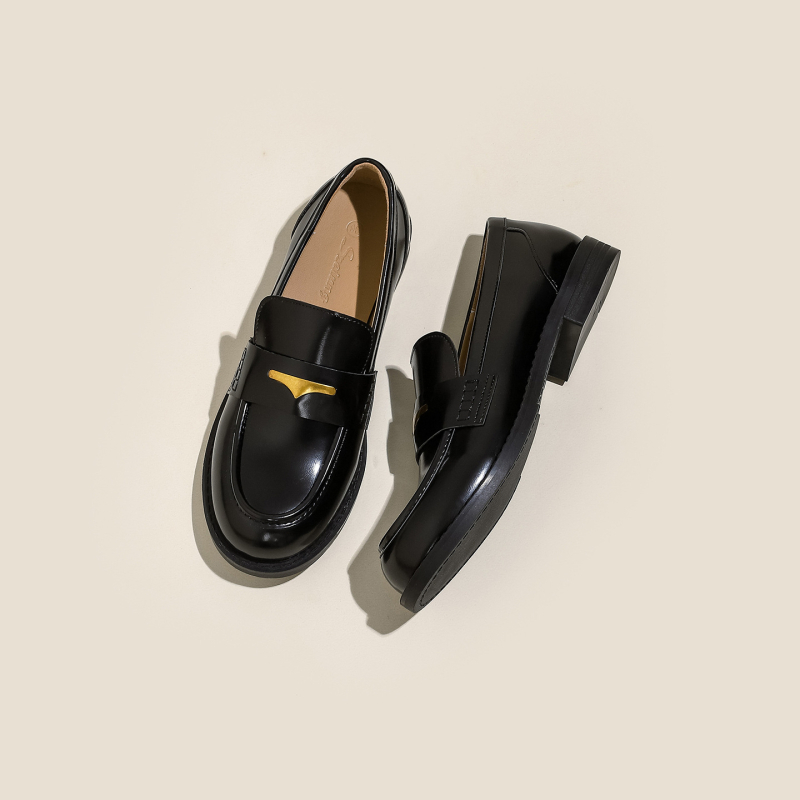 Női bőr loaferek retró brit stílusban, slip-on kialakítás, puha és vastag talpú, kényelmes viselet, szoknyához párosíthatók