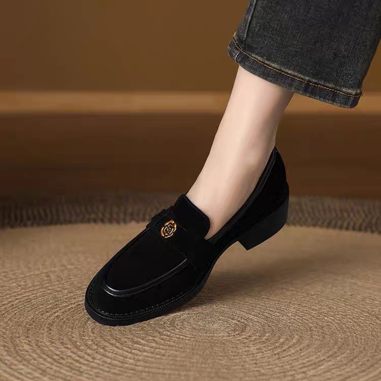 Loferice s floralnom podstavom, proljeće 2025, zaobljeni vrh, niski debeli potpetica, ovčji suede i pravo koža, ženski, korejski stil