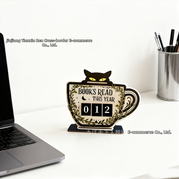 Drevený personalizovaný denník na čítanie s trackerom a roztomilá mačka stolová dekorácia