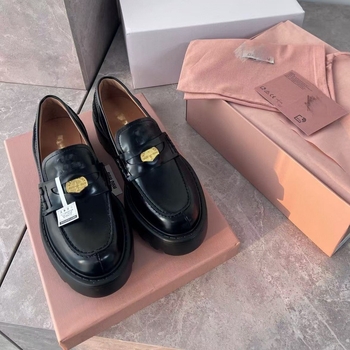 Mocasin dama din piele naturală, stil britanic, toc gros 3–5 cm, slip-on, detaliu cu mărgele la margine, vârf rotund, căptușeală din piele de miel