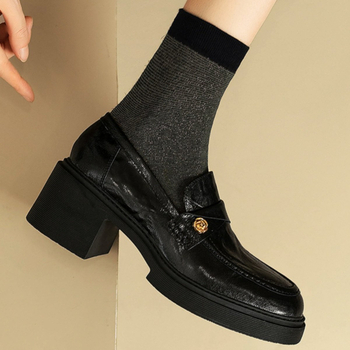 Női bőr loafer vastag talppal, slip-on, kerek orr, fekete, tavasz–ősz, angol stílusú magas sarkú loaferek, 6–8 cm