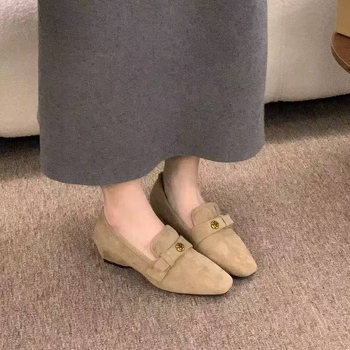 Ženske loaferice u Old Money stilu, slip-on, okruglog vrha, niska potpetica, velur završnica