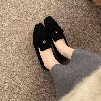 Ženske loaferice u Old Money stilu, slip-on, okruglog vrha, niska potpetica, velur završnica