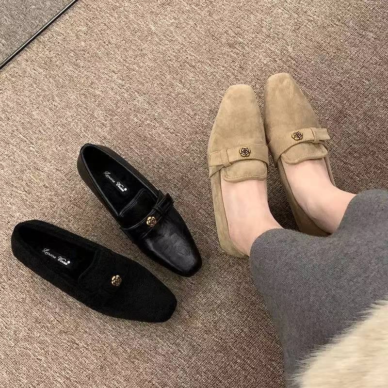 Ženske loaferice u Old Money stilu, slip-on, okruglog vrha, niska potpetica, velur završnica