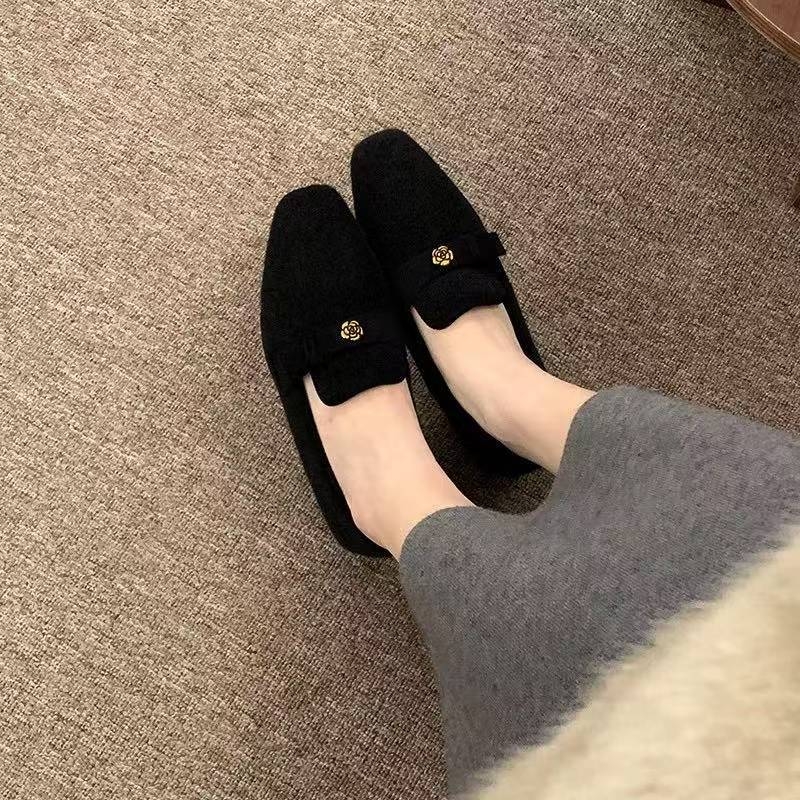Ženske loaferice u Old Money stilu, slip-on, okruglog vrha, niska potpetica, velur završnica