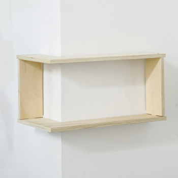 Drevená dekorácia na stenu s dvojposchodovým stojanom na kvetináče, moderný minimalistický štýl