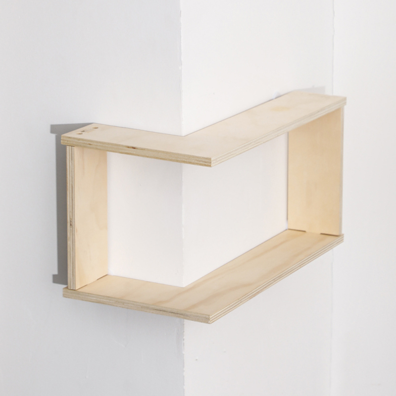 Drevená dekorácia na stenu s dvojposchodovým stojanom na kvetináče, moderný minimalistický štýl