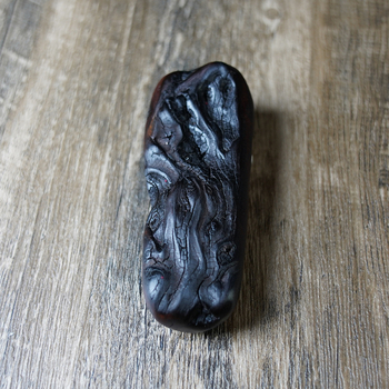 Prírodné drevo z jujube (jujube wood), zasiahnuté bleskom – ručne vyrezávaný prvok rukoväti, jemne vyrezávaná drevená skulptúra pre taoistické potreby