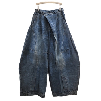 Ženske traperice od denima s strukturiranim dizajnom, izblijedjeli detalji, vintage retro stil, široki kroj, srednji pojas