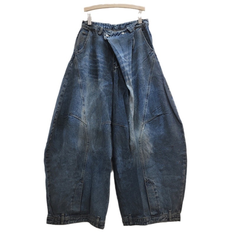 Ženske traperice od denima s strukturiranim dizajnom, izblijedjeli detalji, vintage retro stil, široki kroj, srednji pojas