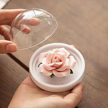 Ručne vyrobená porcelánová ruža – aromatický difúzor do auta a domácnosti – dekoratívny darček pre priateľov