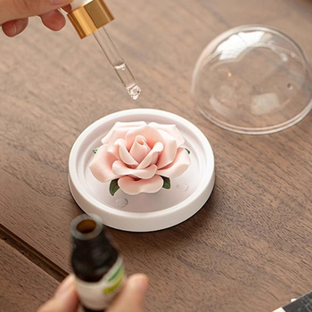 Ručne vyrobená porcelánová ruža – aromatický difúzor do auta a domácnosti – dekoratívny darček pre priateľov