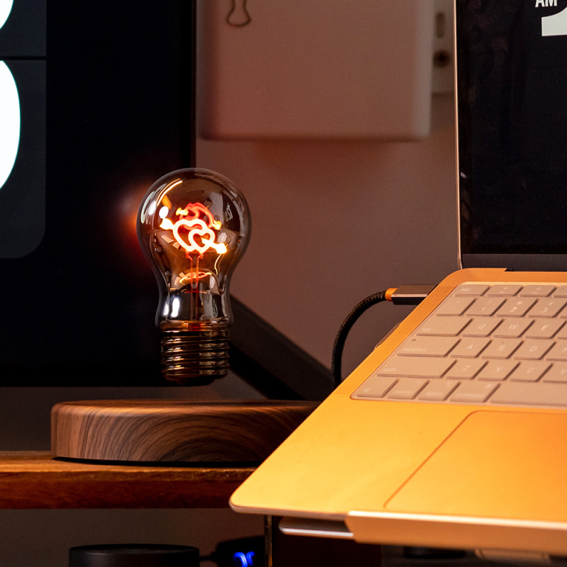Magnetická levitujúca srdcová lampička, nočná lampa, stolný dekor, hodvábna atmosferická lampa – darček pre novomanželov.