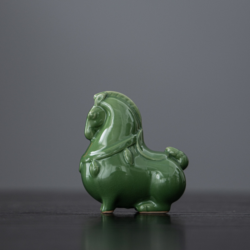 Ru Kiln Zelený Tangový kôň z keramiky s glazúrou craquelé, tea pet pre stôl a vstupnú halu