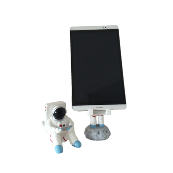 Astronaut rezinová figúrka s držiakom na telefón a tablet – kreatívna dekorácia, ozdoba Roku Potkana