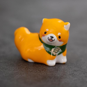 Keramická podložka na paličky – pár Shiba Inu s kvetmi, biely porcelán