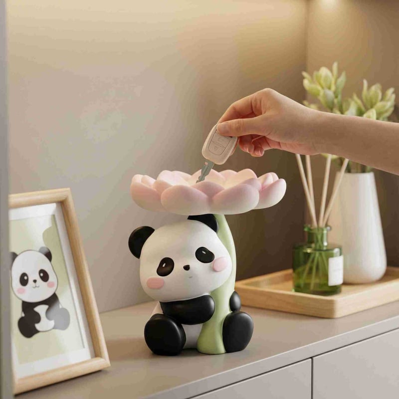 Roztomilá panda s kvetmi – stolová ozdoba na relaxáciu a podnos na kľúče