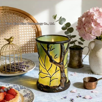 Stolná lampa s cylindrickým tvarom v tvare listu, magické lesné svetlo, dekoratívny doplnok do domácnosti, tvorivá atmosféra.