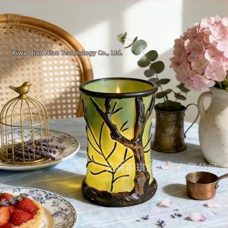 Stolná lampa s cylindrickým tvarom v tvare listu, magické lesné svetlo, dekoratívny doplnok do domácnosti, tvorivá atmosféra.