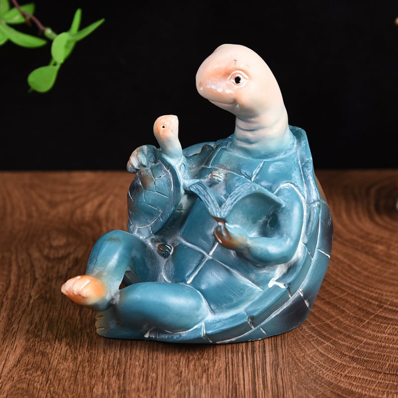 Socha zo živice: matka želva a mláďa spolu čítajú, zen štýl dekorácie do domácnosti