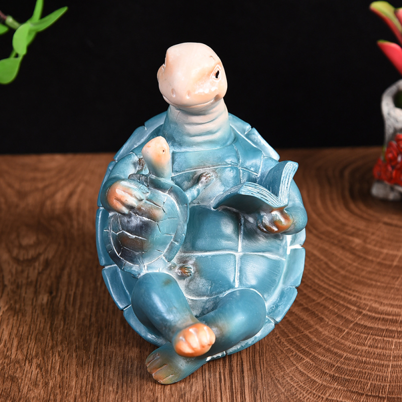 Socha zo živice: matka želva a mláďa spolu čítajú, zen štýl dekorácie do domácnosti