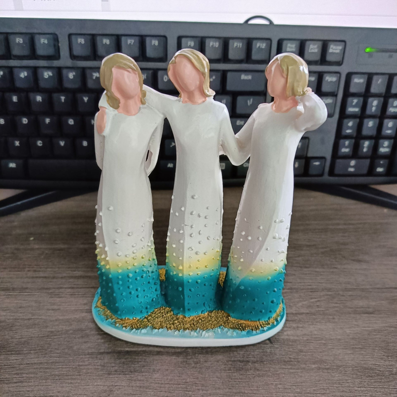 Figúrka z živice: tri sestry stojace, dekorácia