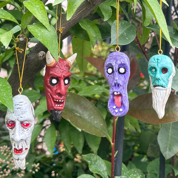 Vampírska maska na Halloween — živicový prívesok, visiací dekor s diabolskou lebkou