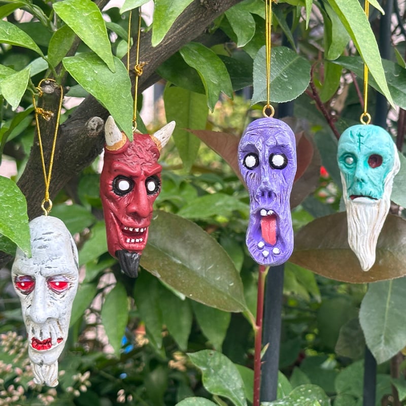 Vampírska maska na Halloween — živicový prívesok, visiací dekor s diabolskou lebkou