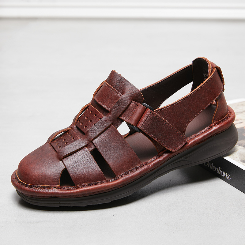 Kézzel varrt férfi bőrszandálok zárt orrú, nyár 2026, lélegző és könnyű, Velcro-zárású, tartós, slip-on