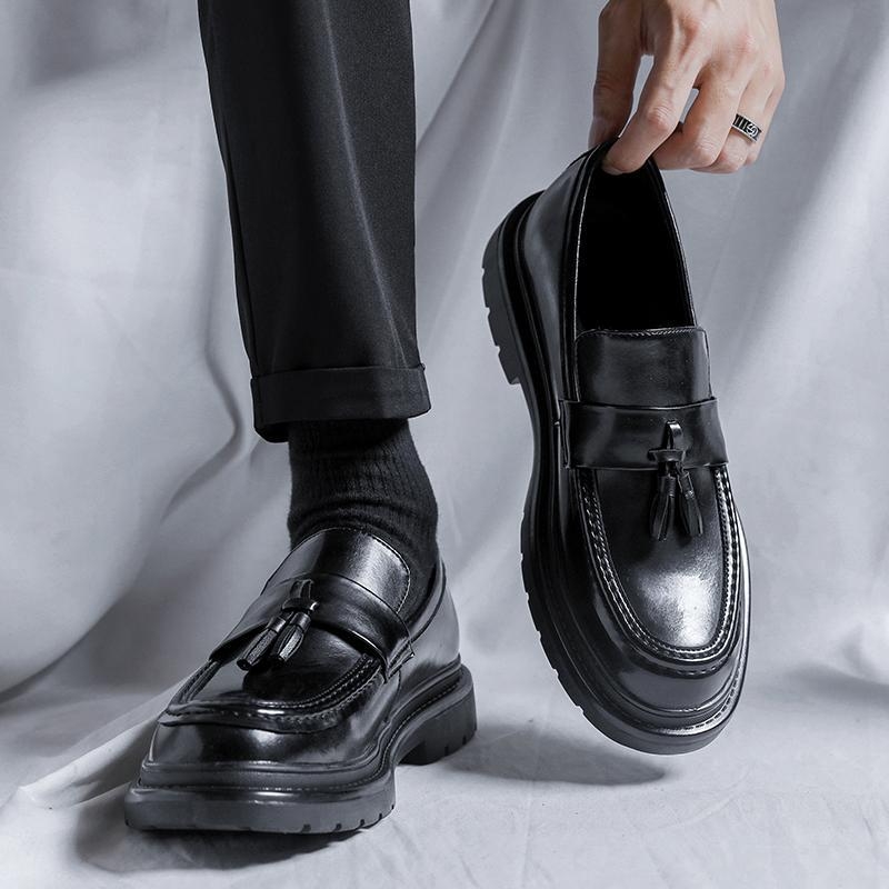 Férfi bőrből készült bojtos slip-on loaferek, üzleti–casual stílusú cipők, PU felső rész, gumírozott talp