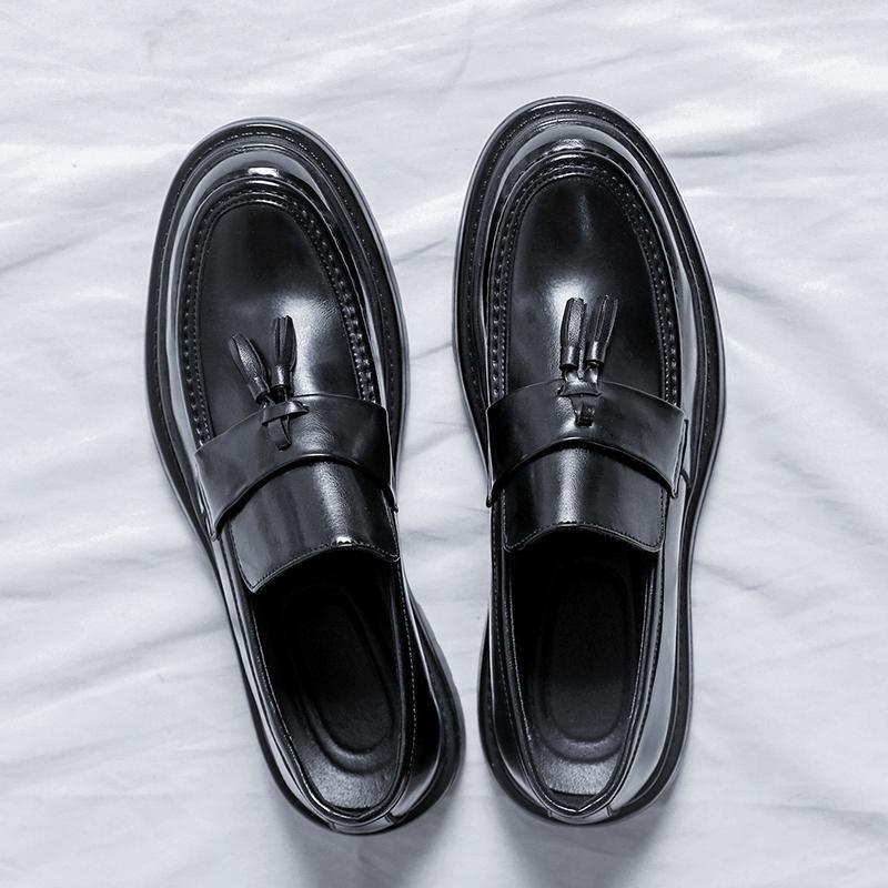 Férfi bőrből készült bojtos slip-on loaferek, üzleti–casual stílusú cipők, PU felső rész, gumírozott talp