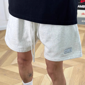 Svijetlosive muške sportske šorceve za ljeto, za mlade, fitness i košarku, casual, duljina 3/4