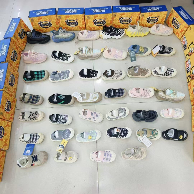 Gyerekeknek Flyknit slip-on sportcipő, puha talppal, légáteresztő hálós felsővel, könnyű belső használatra