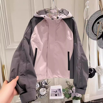 Damska kratka jakna s kapuljom i blok boja, lagana poliester tkanina, streetwear inspiracija