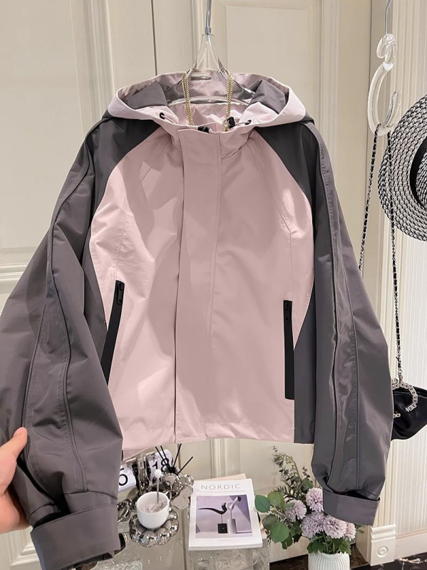 Damska kratka jakna s kapuljom i blok boja, lagana poliester tkanina, streetwear inspiracija