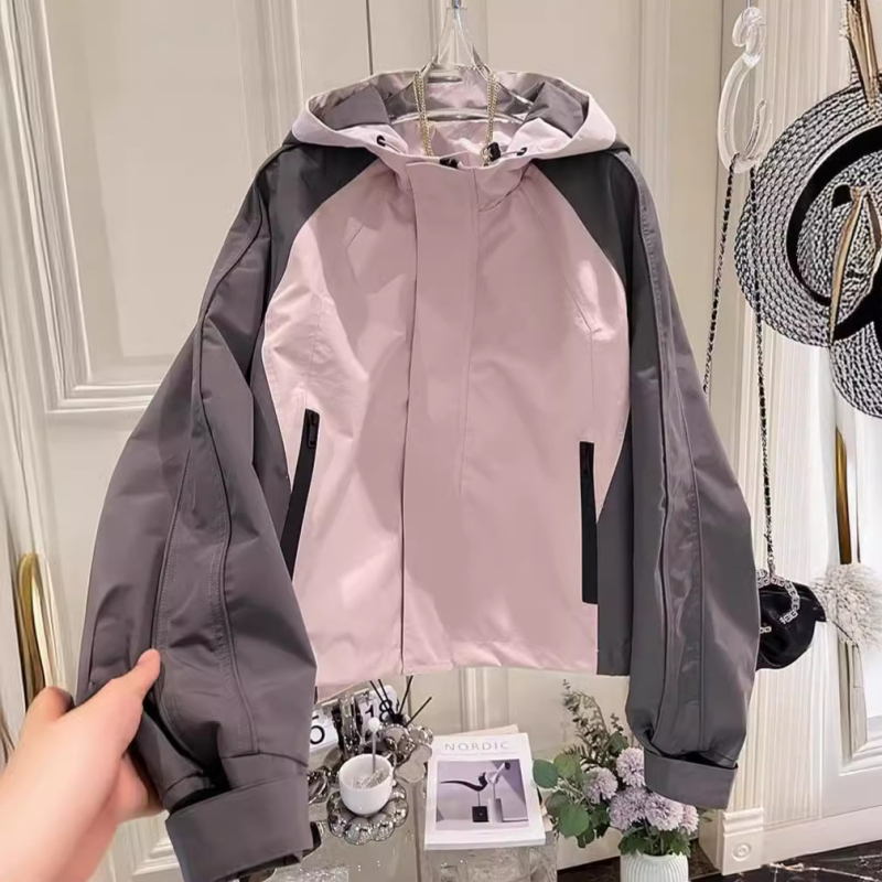 Damska kratka jakna s kapuljom i blok boja, lagana poliester tkanina, streetwear inspiracija