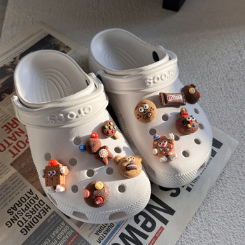 Crocs σε σχήμα μπισκότου — DIY διακοσμητικά με λουλούδια για γυναίκες