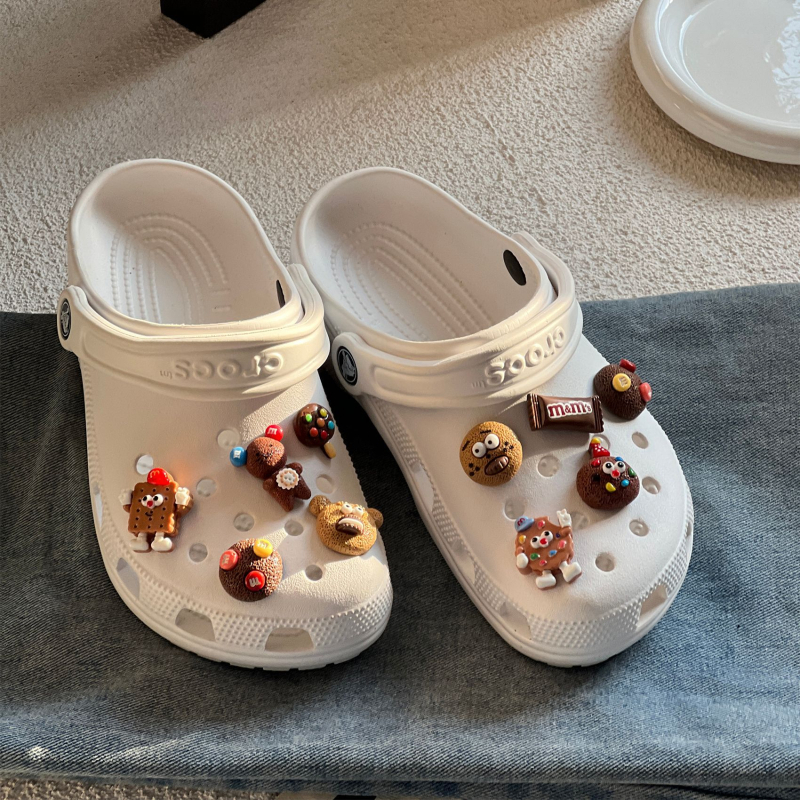 Crocs σε σχήμα μπισκότου — DIY διακοσμητικά με λουλούδια για γυναίκες
