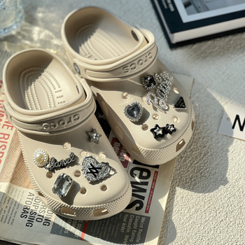 Αξεσουρά Crocs: DIY διακοσμητικά στρας με λουλούδια, αστέρια και γράμματα για Crocs παπούτσια