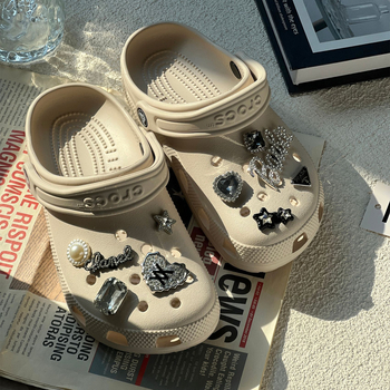 Αξεσουρά Crocs: DIY διακοσμητικά στρας με λουλούδια, αστέρια και γράμματα για Crocs παπούτσια