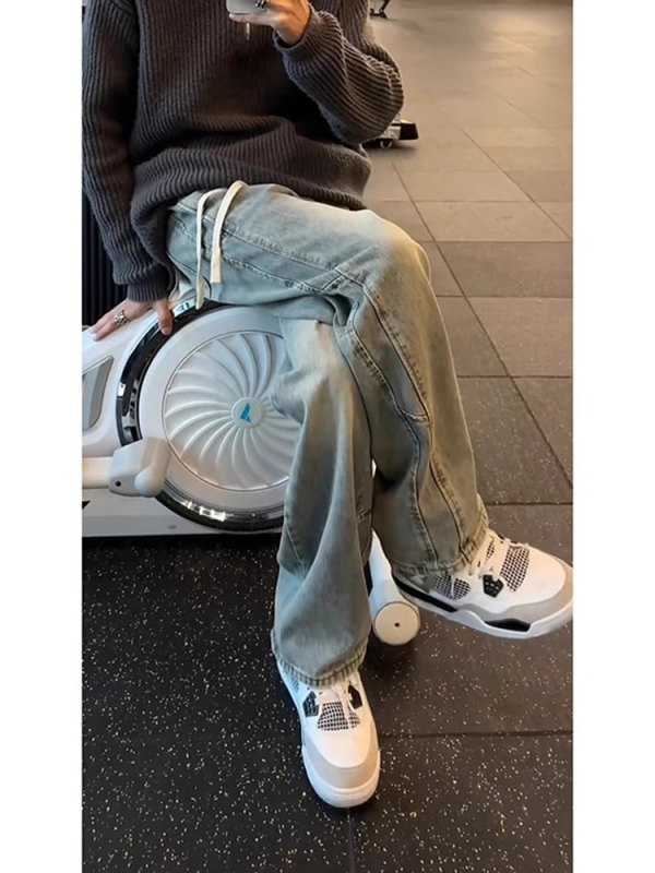 Férfi farmernadrág, egyenes szárú, enyhén bő, laza fazon, amerikai utcai stílus, húzózsinóros derékrész