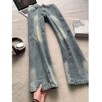 Mosott fekete férfi farmer, enyhén bővülő szárú, egyenes szabású, denim anyagból, középső derekú, hétköznapi stílus