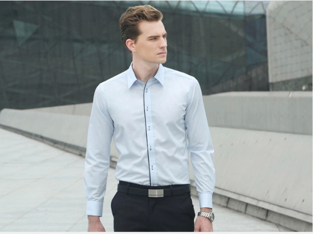 Férfi slim-fit vasalásmentes pamut ing, fehér-kék, hosszú ujjú, hegyes gallér, üzleti-casual