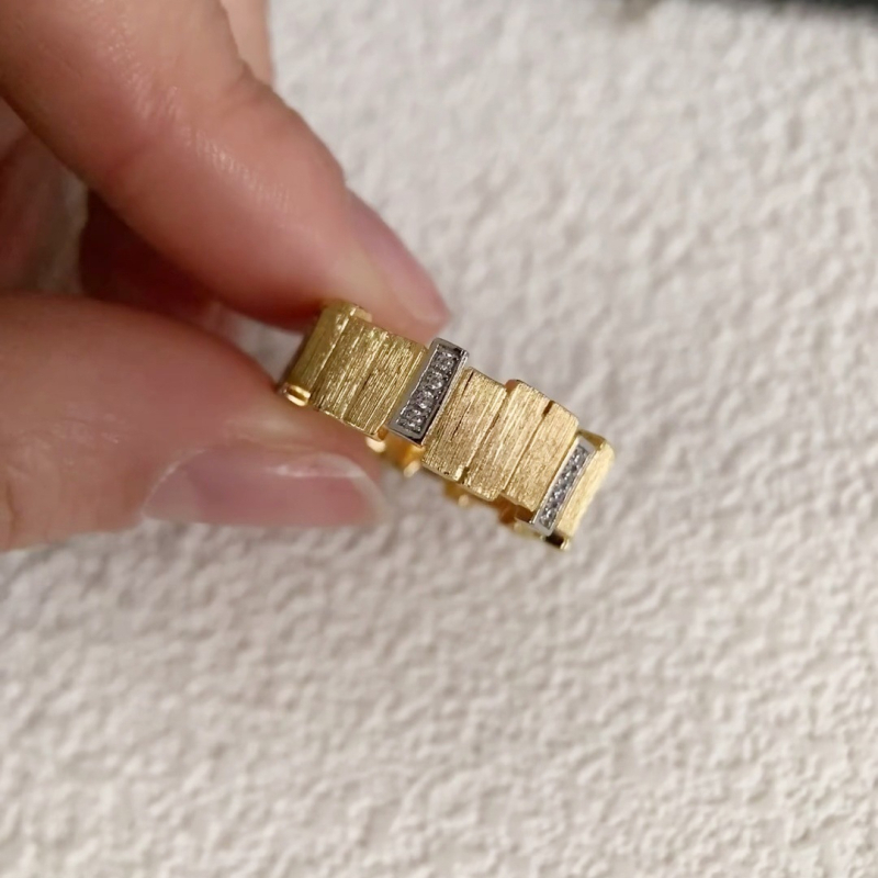 Prsten u stilu Buccellati, talijanski vintage, sa brušenom zlatnom trakom i nepravilnim sklopnim dizajnom, za žene
